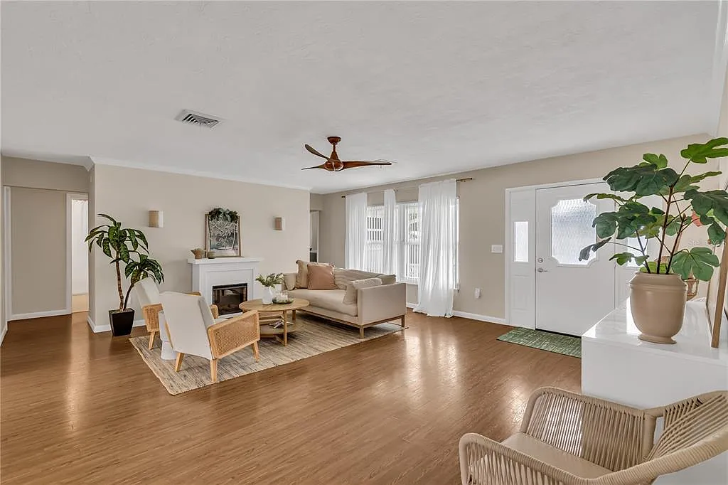 3 bed, 2.0 bath, 1726 sqft, $3,250 — Photo 4