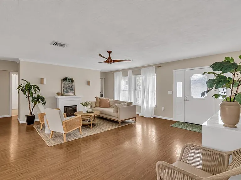 2449 Breakwater Cir — Photo 4
