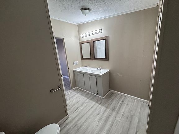 4th image of 146 N Kimbrel Ave