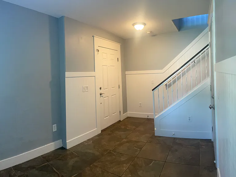 1360 S Sabino Dr — Photo 2