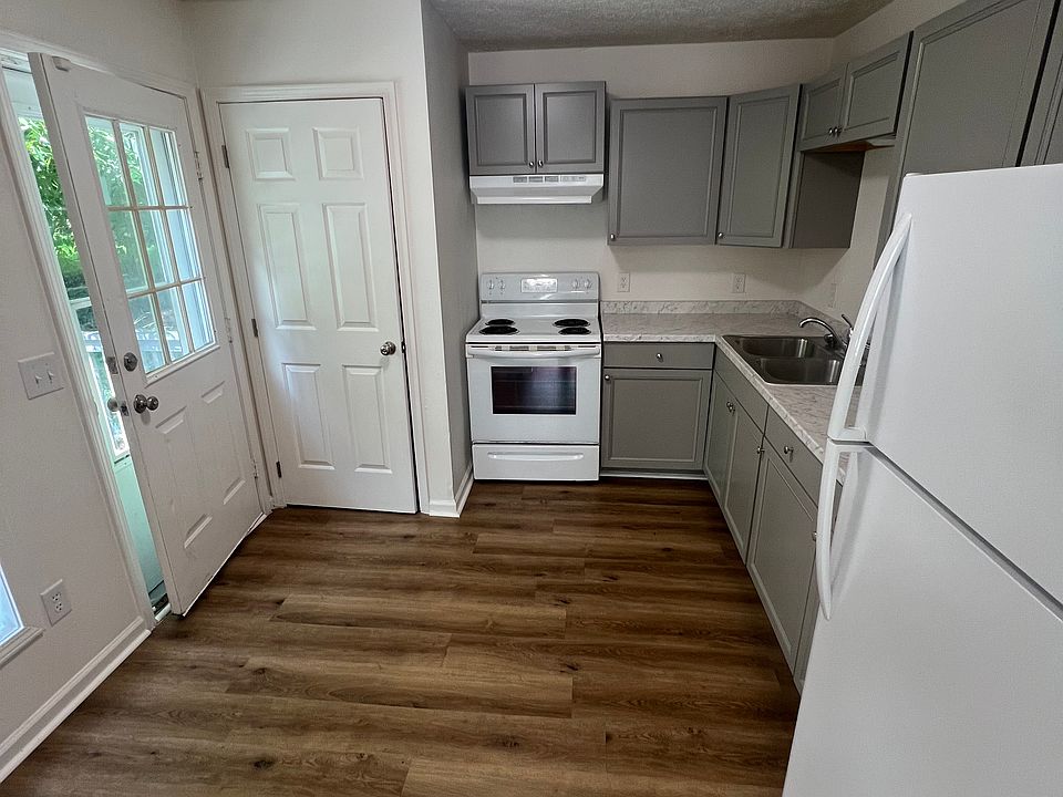 1st image of 223A Maple Dr
