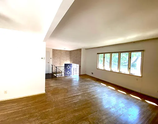 Sold by Korr Realty | media 31
