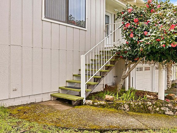 5th image of 3196 Edgewood Drive