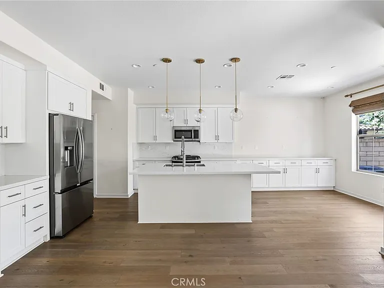 216 Finch — Photo 8