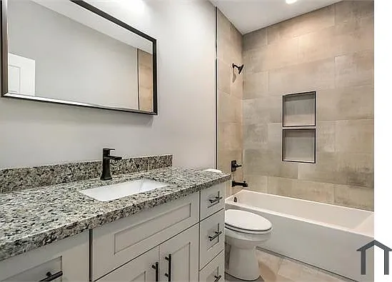 4 bed, 1200 sqft, $2,190 — Photo 2