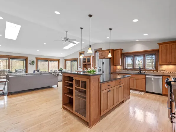 415 Lake Bluff LANE, Grafton, WI 53024