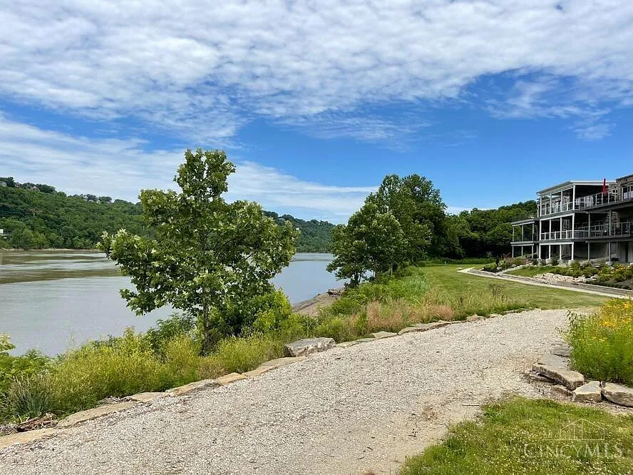 19 Sanctuary Pl photo 1