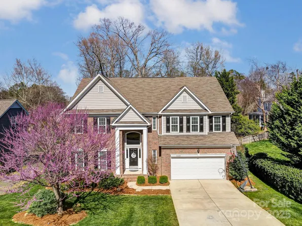 6423 Red Maple Dr, Charlotte, NC 28277