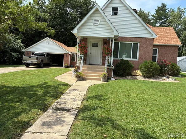 711 N Union St, Staunton, IL 62088