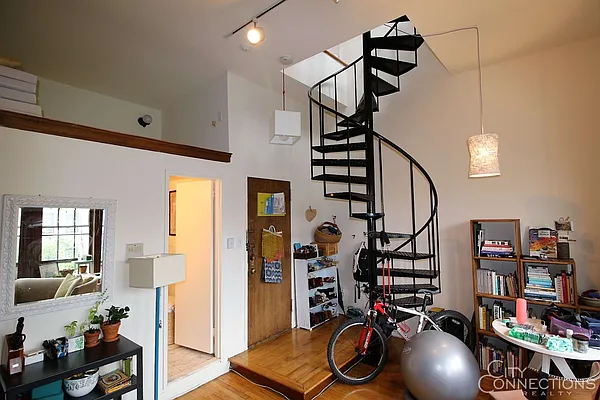 Rented by City Connections Realty | media 16