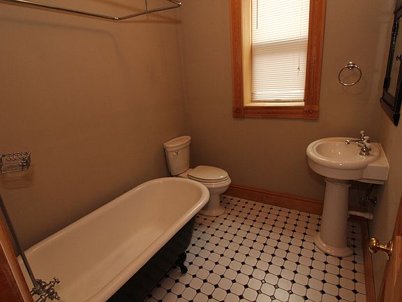 4th image of 4216 Dewey Ave