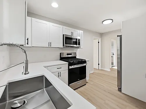 1470 Donovan St Photo 1