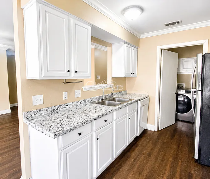 1406 Meadows Dr — Photo 5