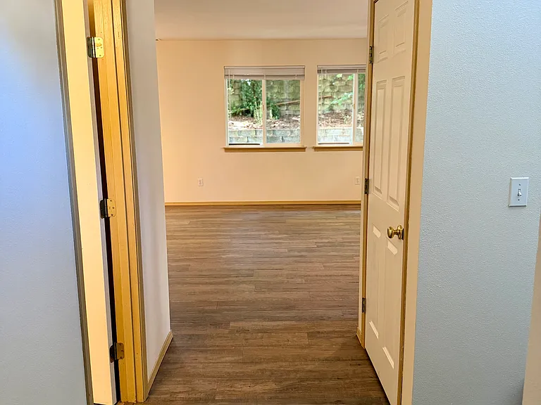 1560 Estate Pl — Photo 5