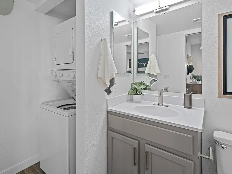 Solas Glendale — Photo 15
