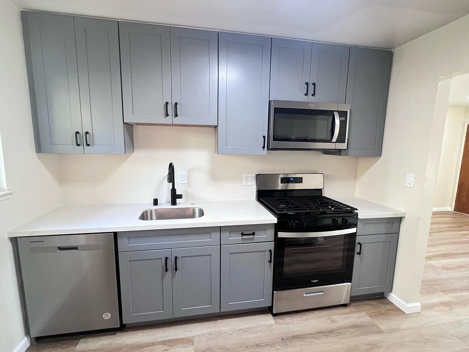 2 bed, 750 sqft, $2,900 — Photo 2