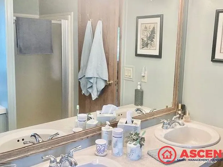 125 Sargent Ln — Photo 12
