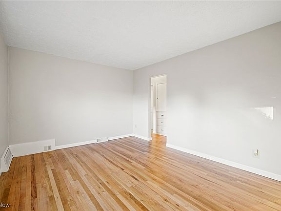 2nd image of 224 Mission Dr