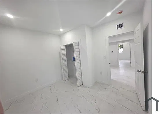 829 SW 3rd St — Photo 2