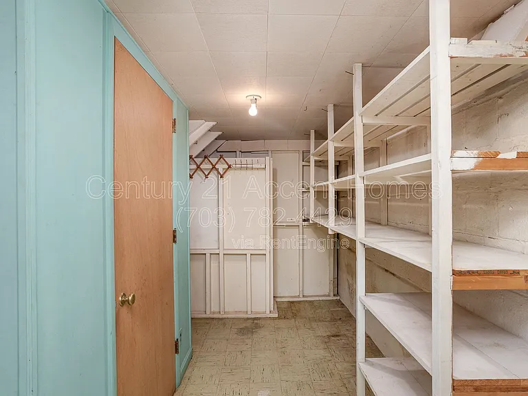 3233 Holly Hill Dr — Photo 30