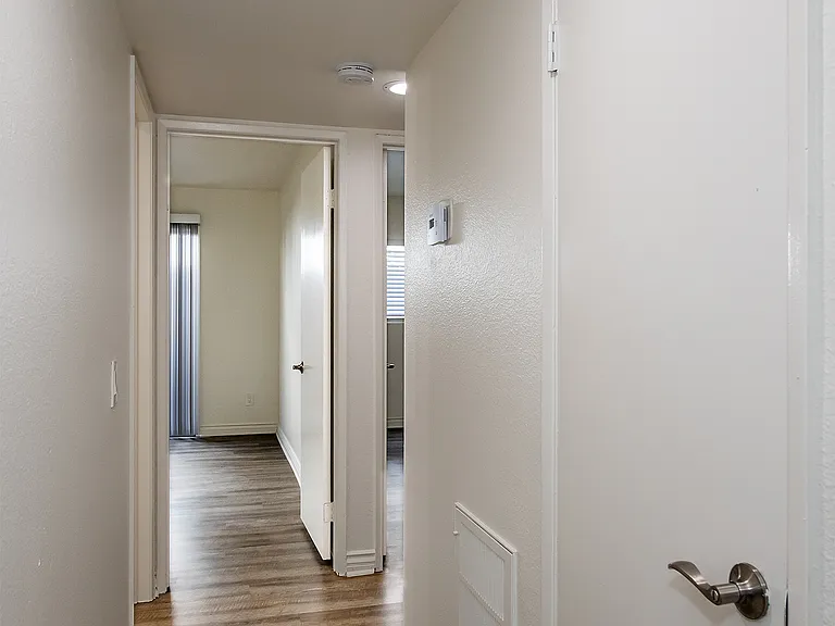 620 W Wilson Ave #C — Photo 8