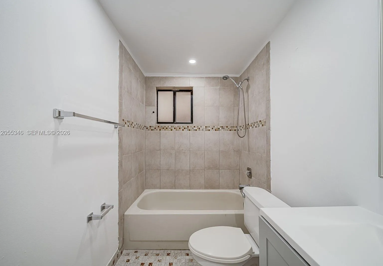 2 bed, 965 sqft, $2,400 — Photo 3