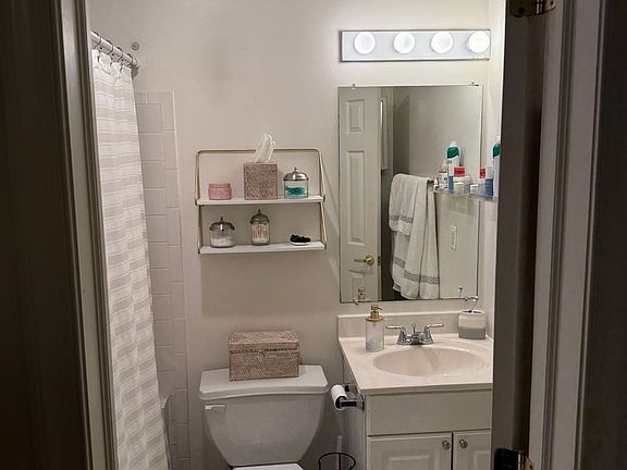 4th image of 236 Quarry St #3RDFLOOR