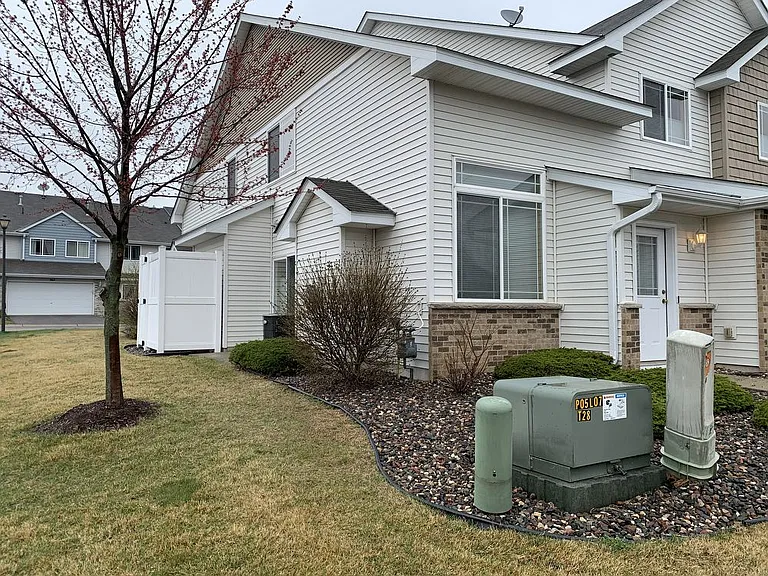 551 French Ln — Photo 1