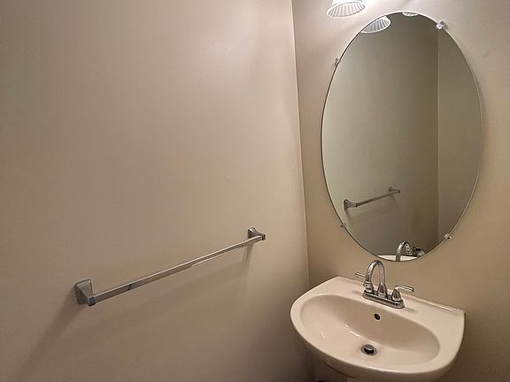 4th image of 234 Golden Rain Ln