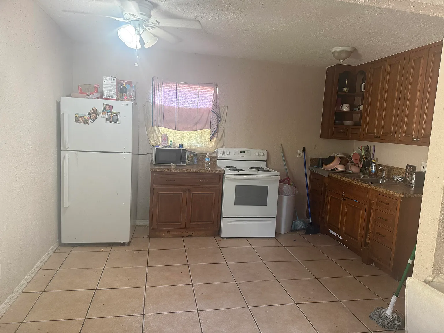 2 bed, 1.0 bath, 1368 sqft, $1,900 — Photo 1