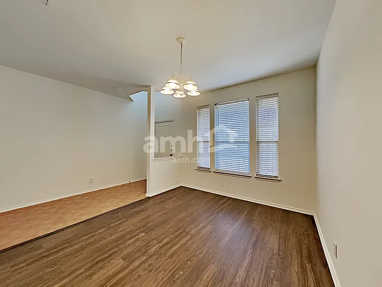 2915 Encino Riv — Photo 5