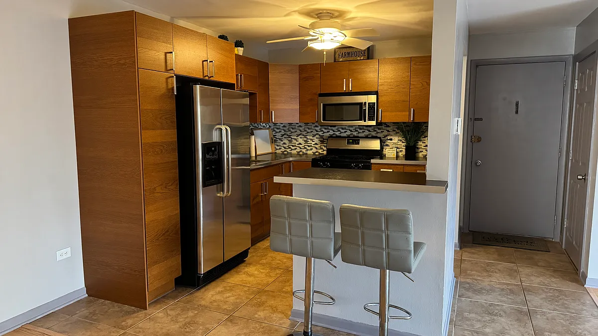 Building Photo - 9S125 Lake Dr #21-209