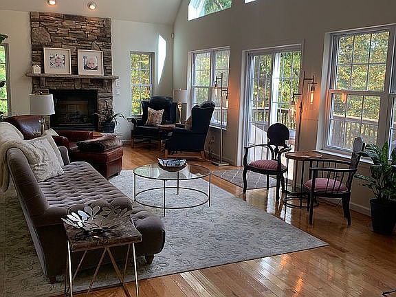 4th image of 105 Minuteman Ln