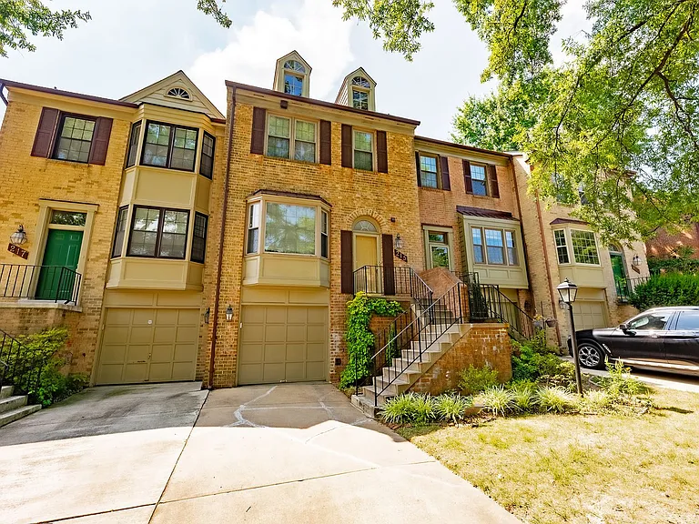 215 Lynn Manor Dr — Photo 3