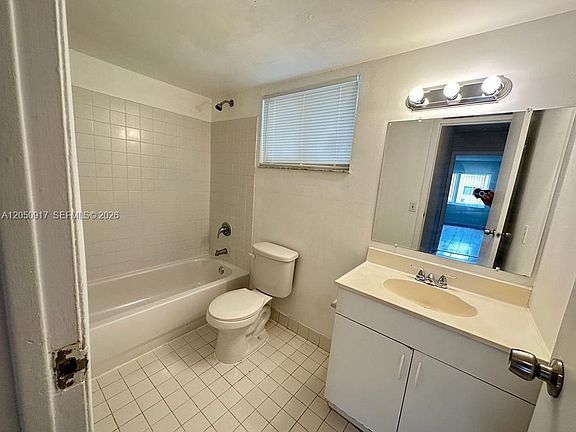 5th image of 505 NW 177th St APT 111