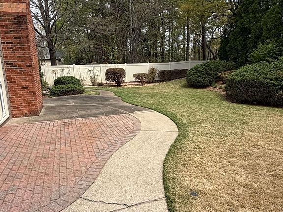 2nd image of 2600 Murdock Rd
