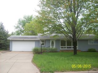 1920 Crestview Dr, Eau Claire, WI 54703