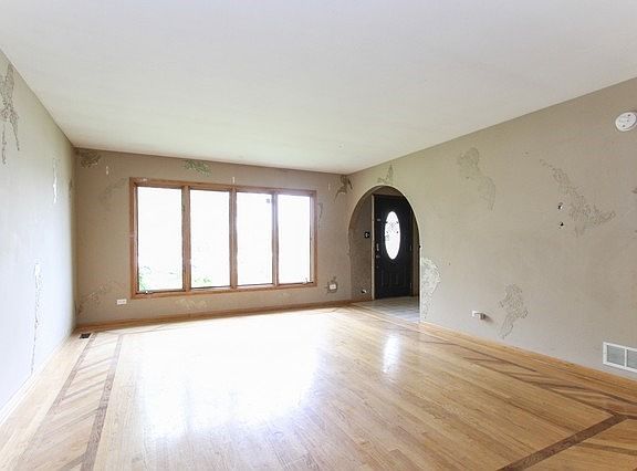 5th image of 7736 Narragansett Ave