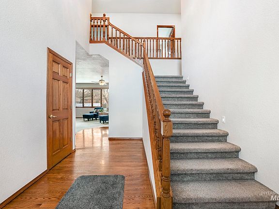 4th image of 940 Tanglewood Ct