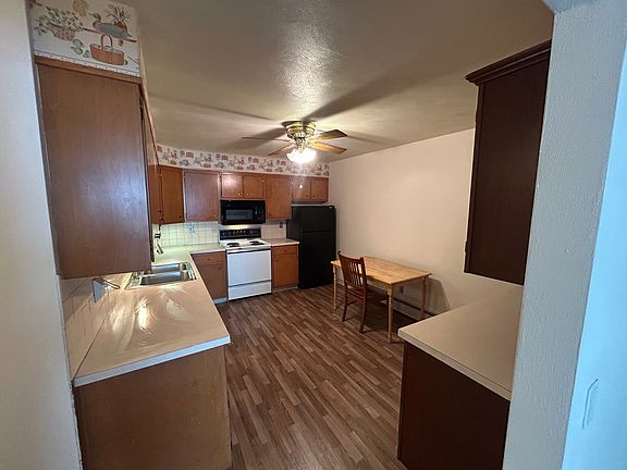 4th image of 241 Grand Ave APT 1