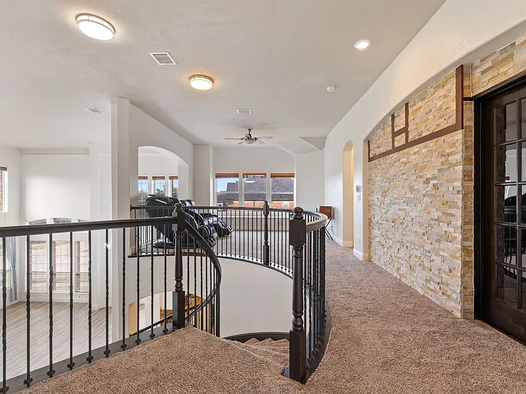 1920 Sandstone Dr — Photo 15