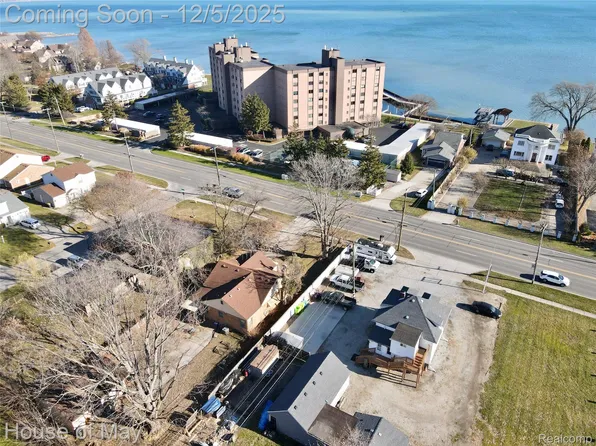34437 Jefferson Ave, Harrison Township, MI 48045