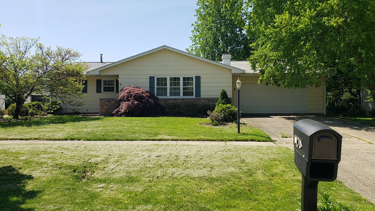 1207 Broadmoor Dr photo 1