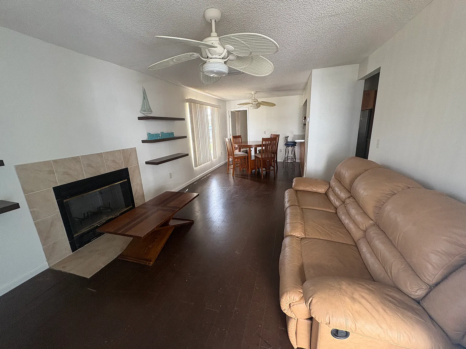 2 bed, 912 sqft, $1,400 — Photo 1
