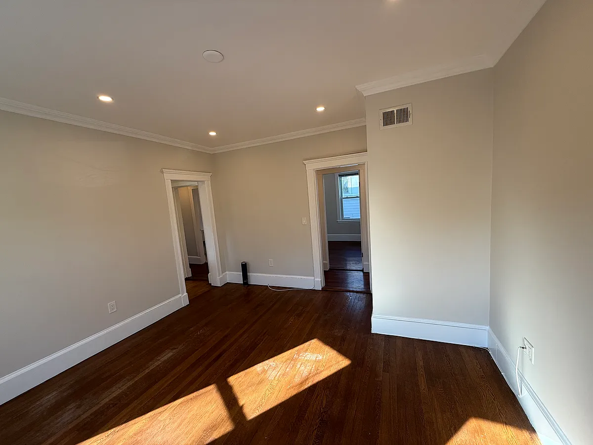 Building Photo - 55 Iffley Rd #3