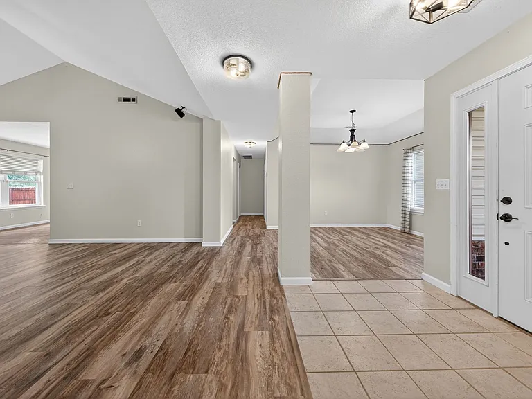 903 Tyra Ln — Photo 6