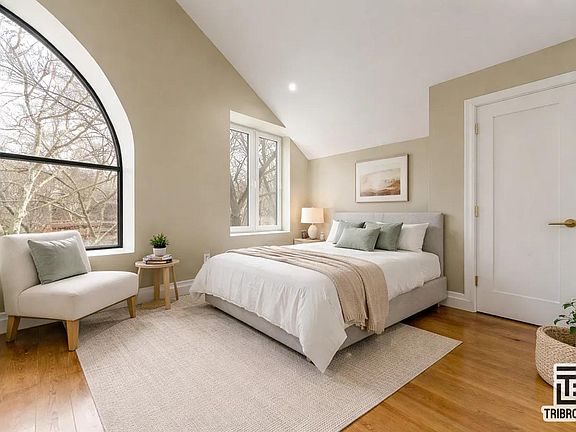 2nd image of 129 Russell St #3A