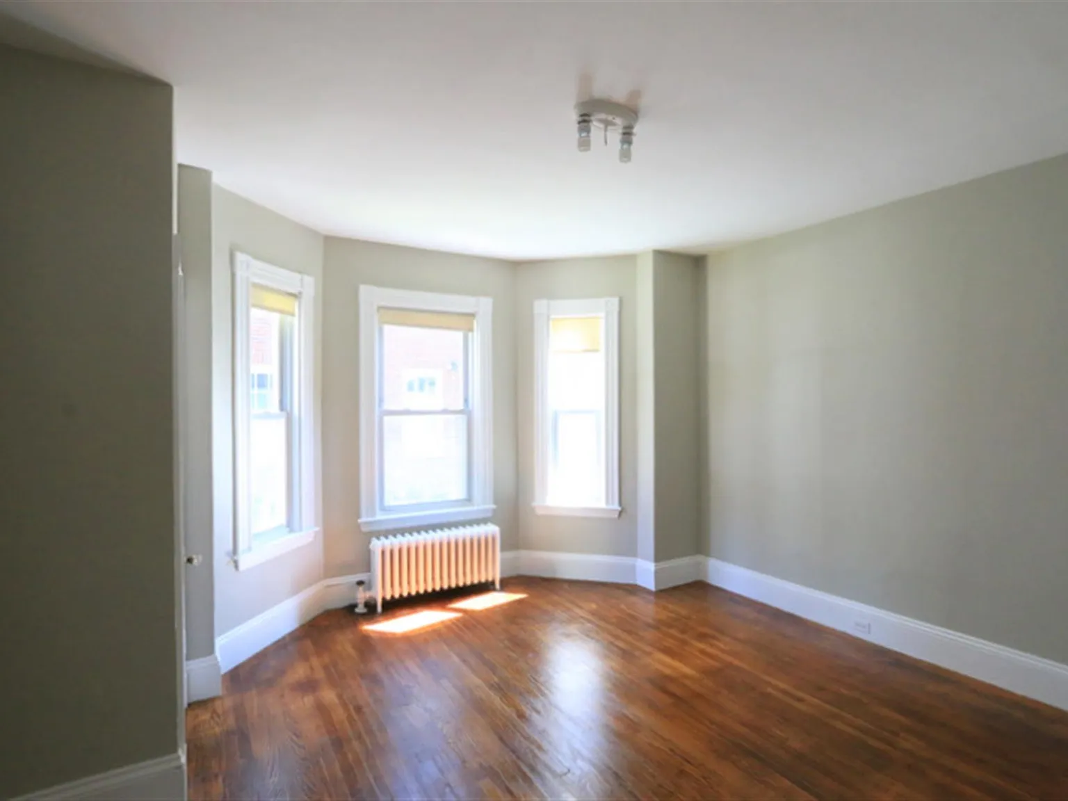 1 bed, 880 sqft, $2,900 — Photo 2