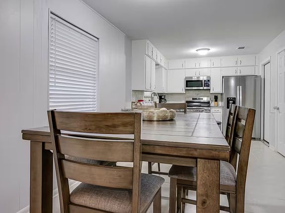 5th image of 421 Apple Blossom Ln
