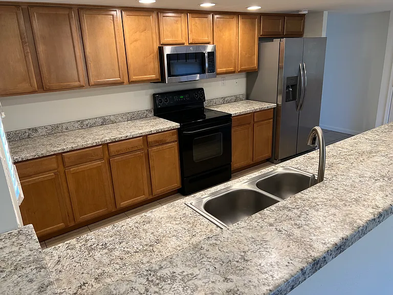 Beautiful kitchen, newly updated including new appliances.